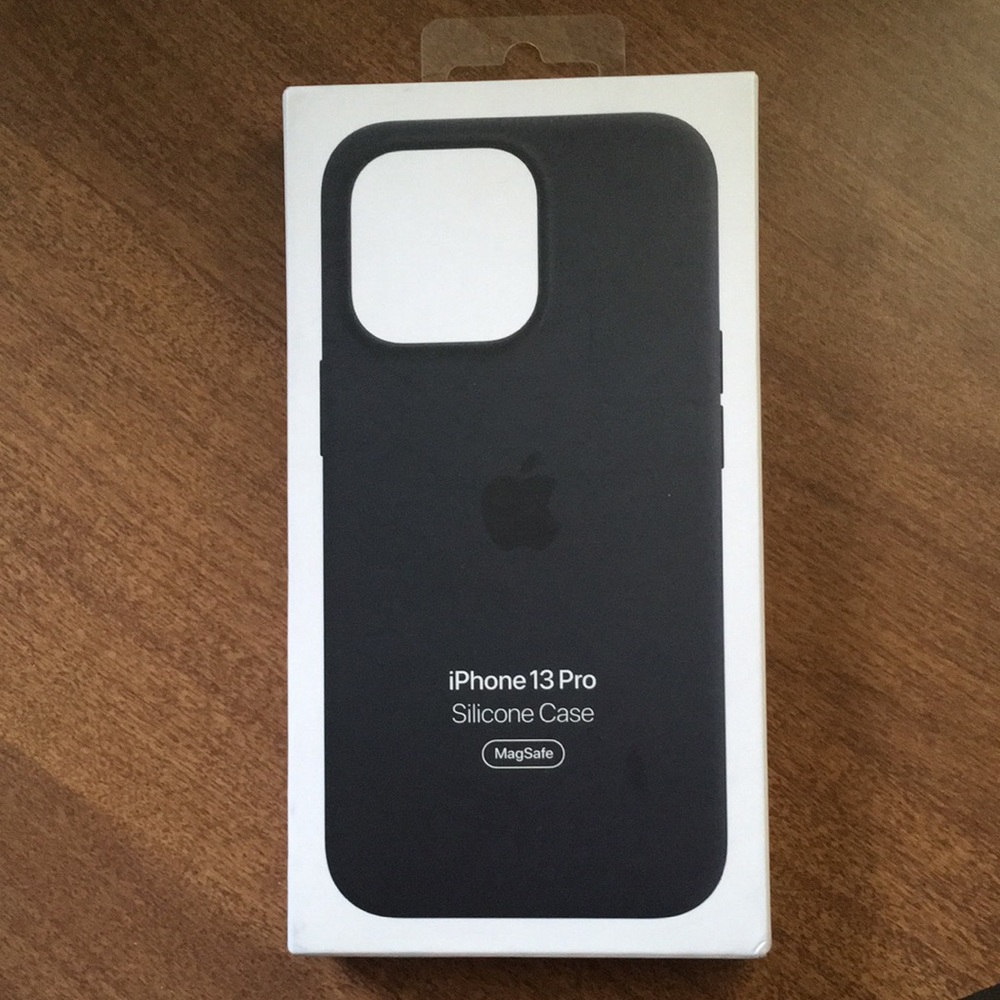 Apple iPhone 13 Pro Silicone Case w/ MagSafe